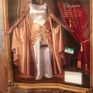 Elegant Women's Egyptian Halloween Costume in White and Gold